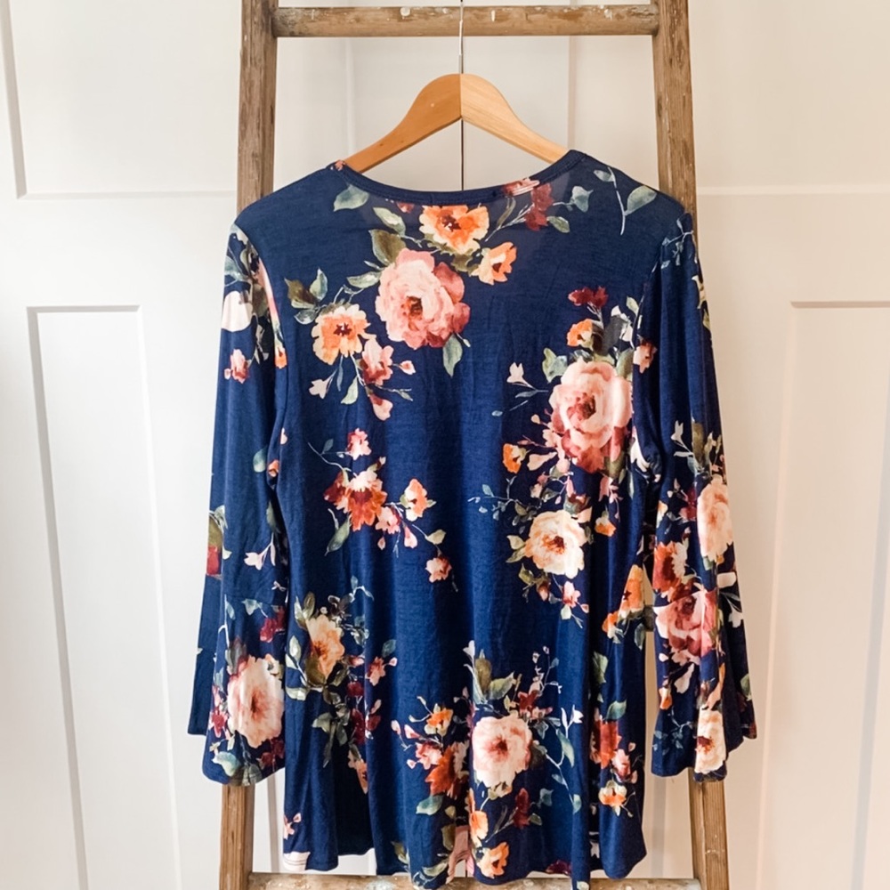 Chris & Carol Floral Top | Large - Picture 2 of 4